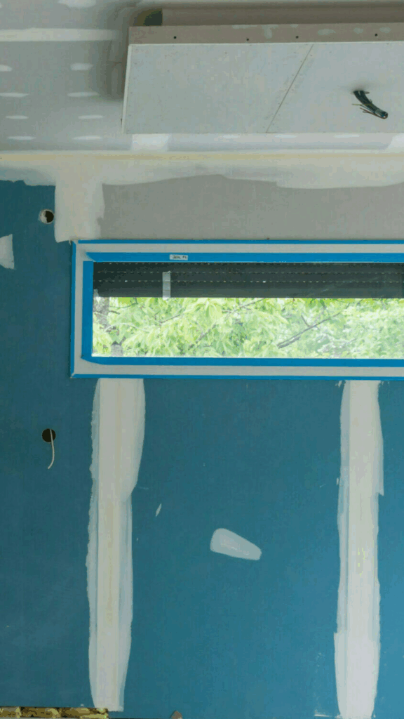 Une pièce en train d'être rénovée